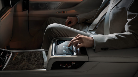 BMW 7 Series Sedan : Innovative Functionality