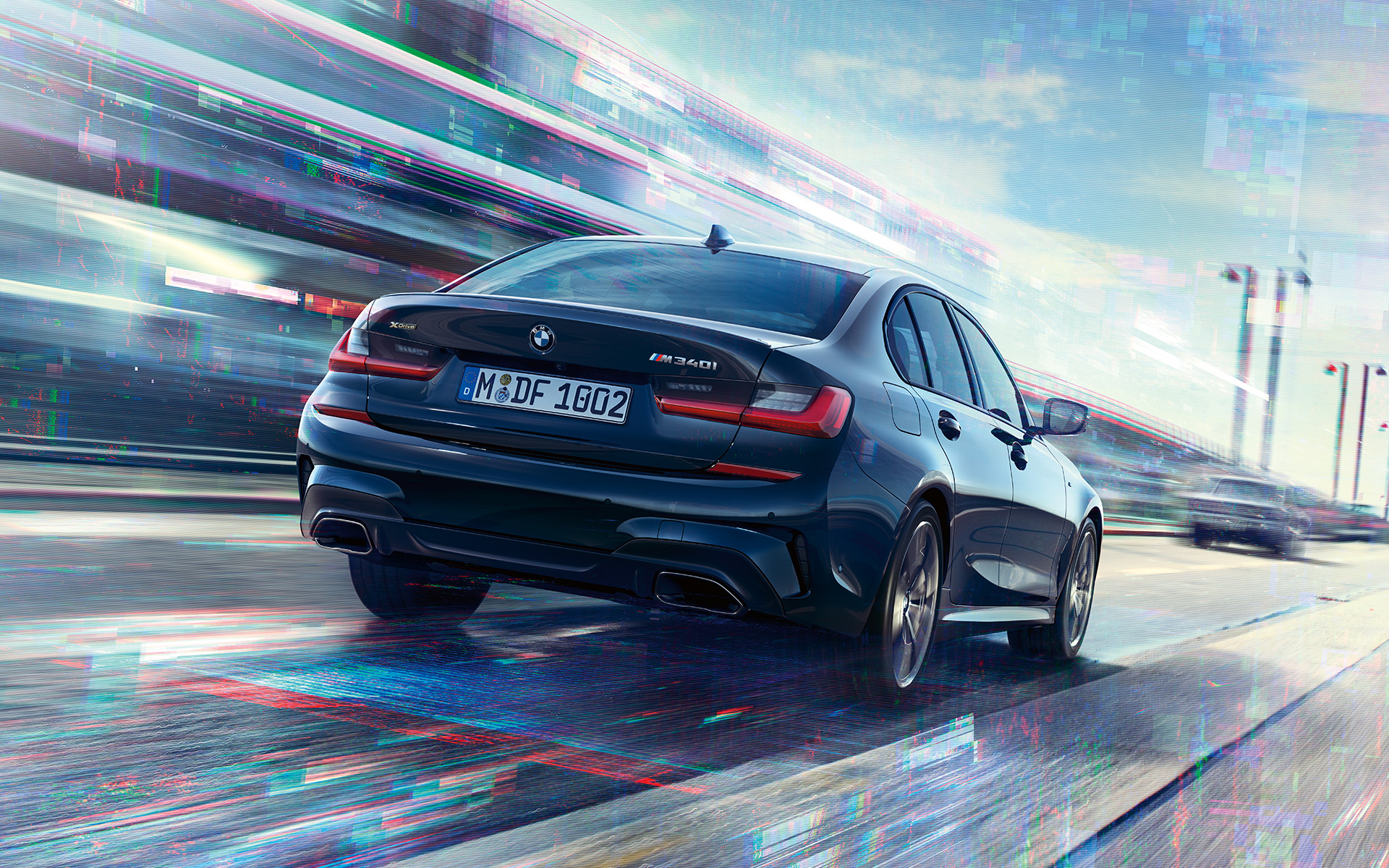 BMW M340i xDrive Sedan G20 2020 Sapphire Black metallic three-quarter rear view in motion